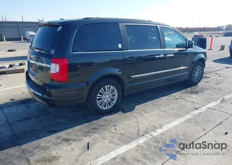 2015 Chrysler Town & Country Touring-L z USA, uszkodzony, nr VIN 2C4RC1CG8FR662758